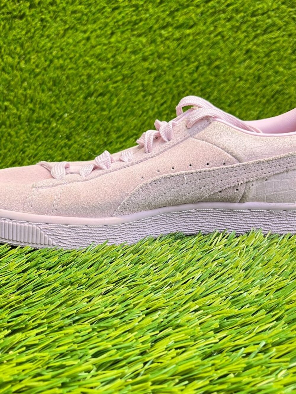 Puma Suede Classic Womens Size 8.5 Pink Athletic Suede Walking Shoes Sneakers - Picture 2 of 10
